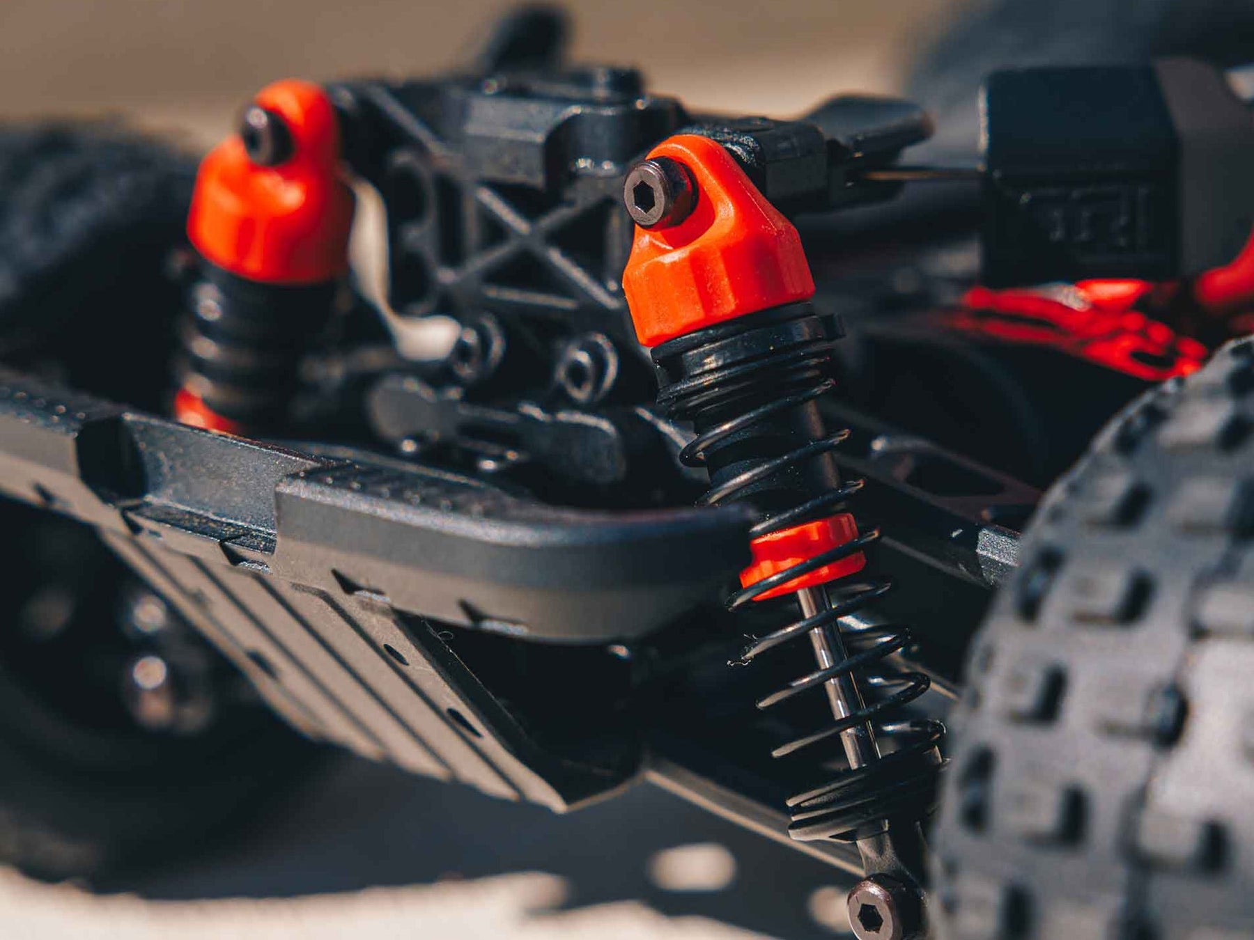 Arrma 1/18 Granite Grom 4Wd Mt RTR Mega W/Lipo Batt/Usb Chg Red C-ARA2102T2