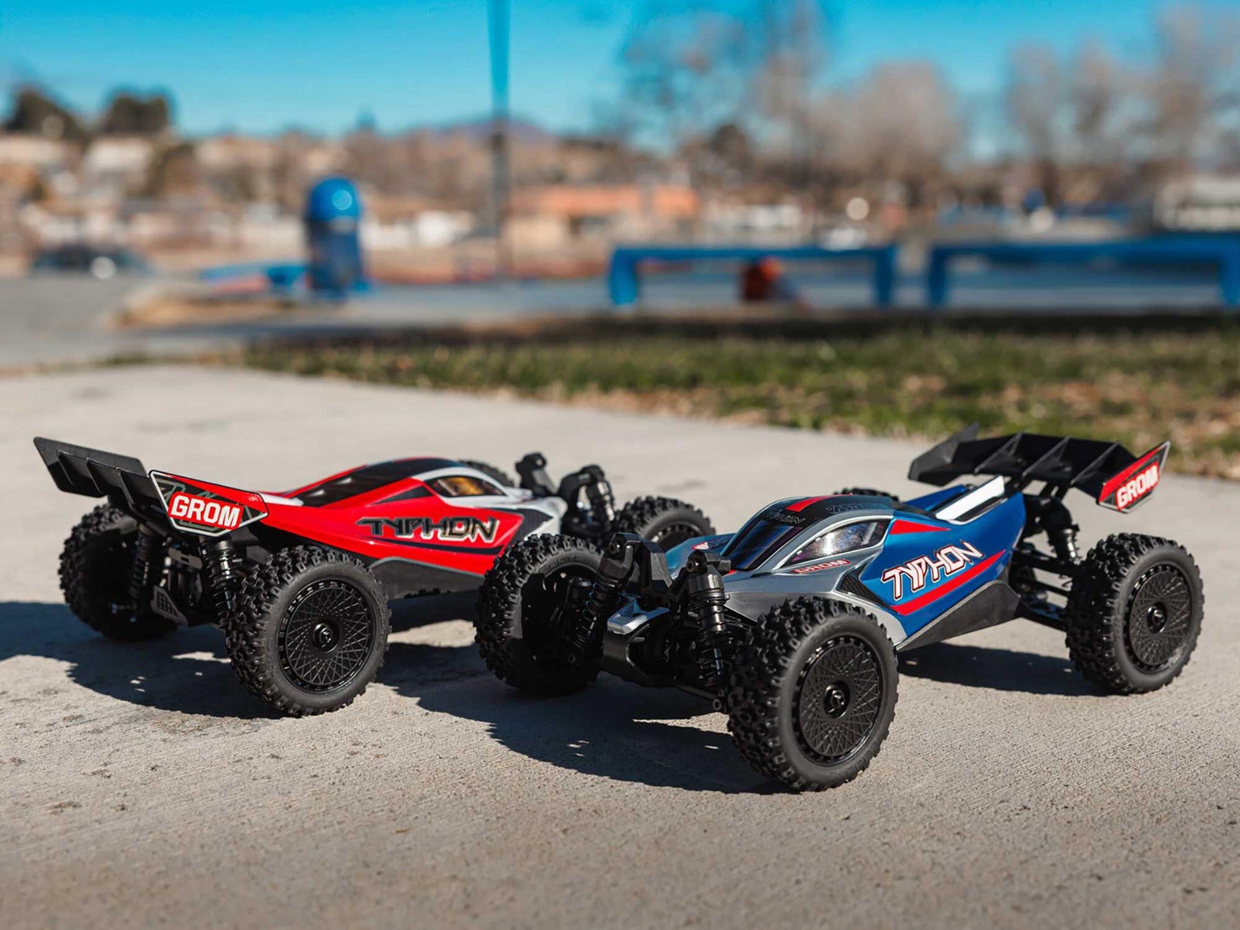 Arrma 1/18 Typhon GROM 4wd Smart RTR w/Lipo Batt/USB Chg Red/White C-ARA2106T2