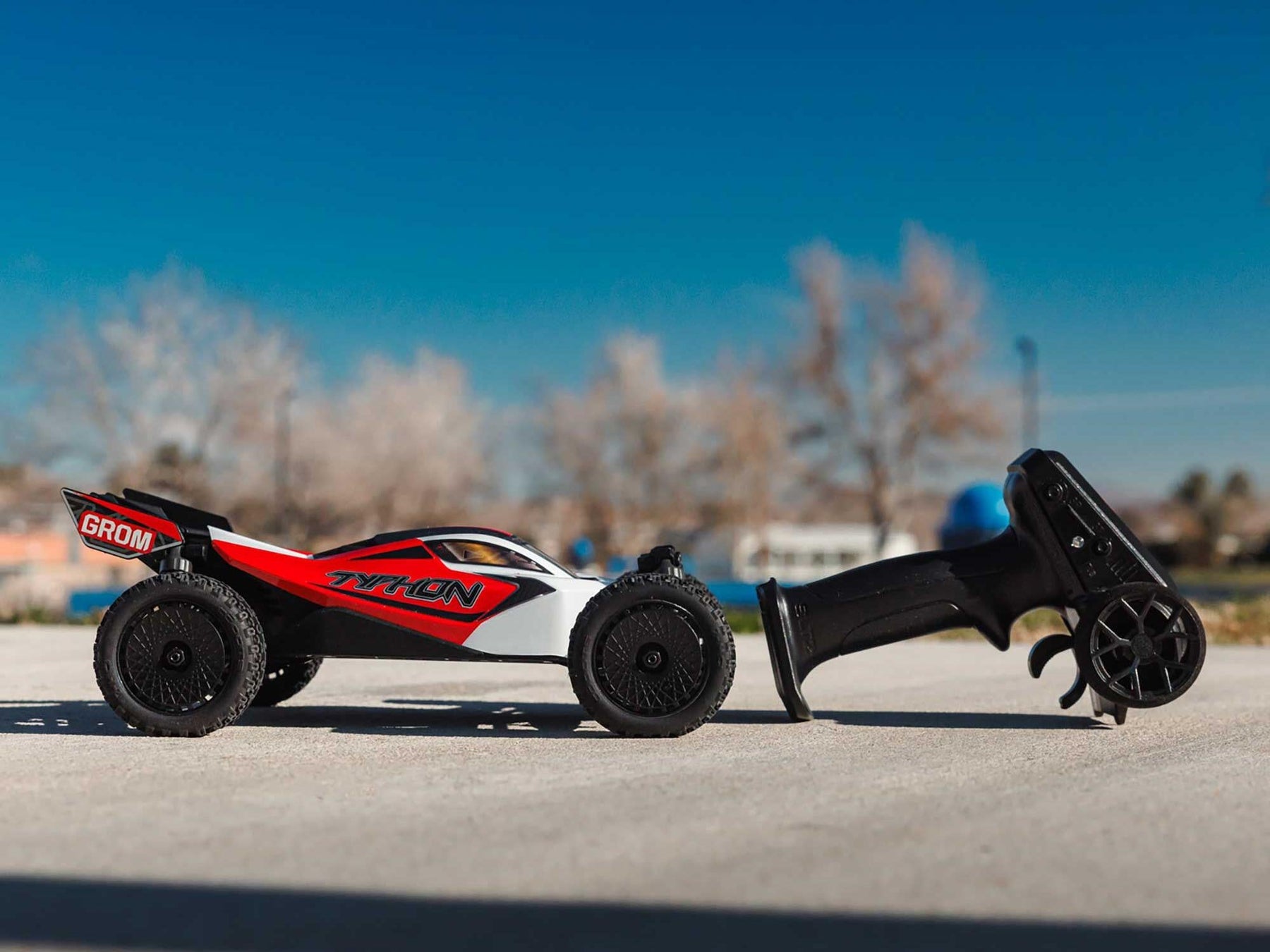 Arrma 1/18 Typhon GROM 4wd Smart RTR w/Lipo Batt/USB Chg Red/White C-ARA2106T2