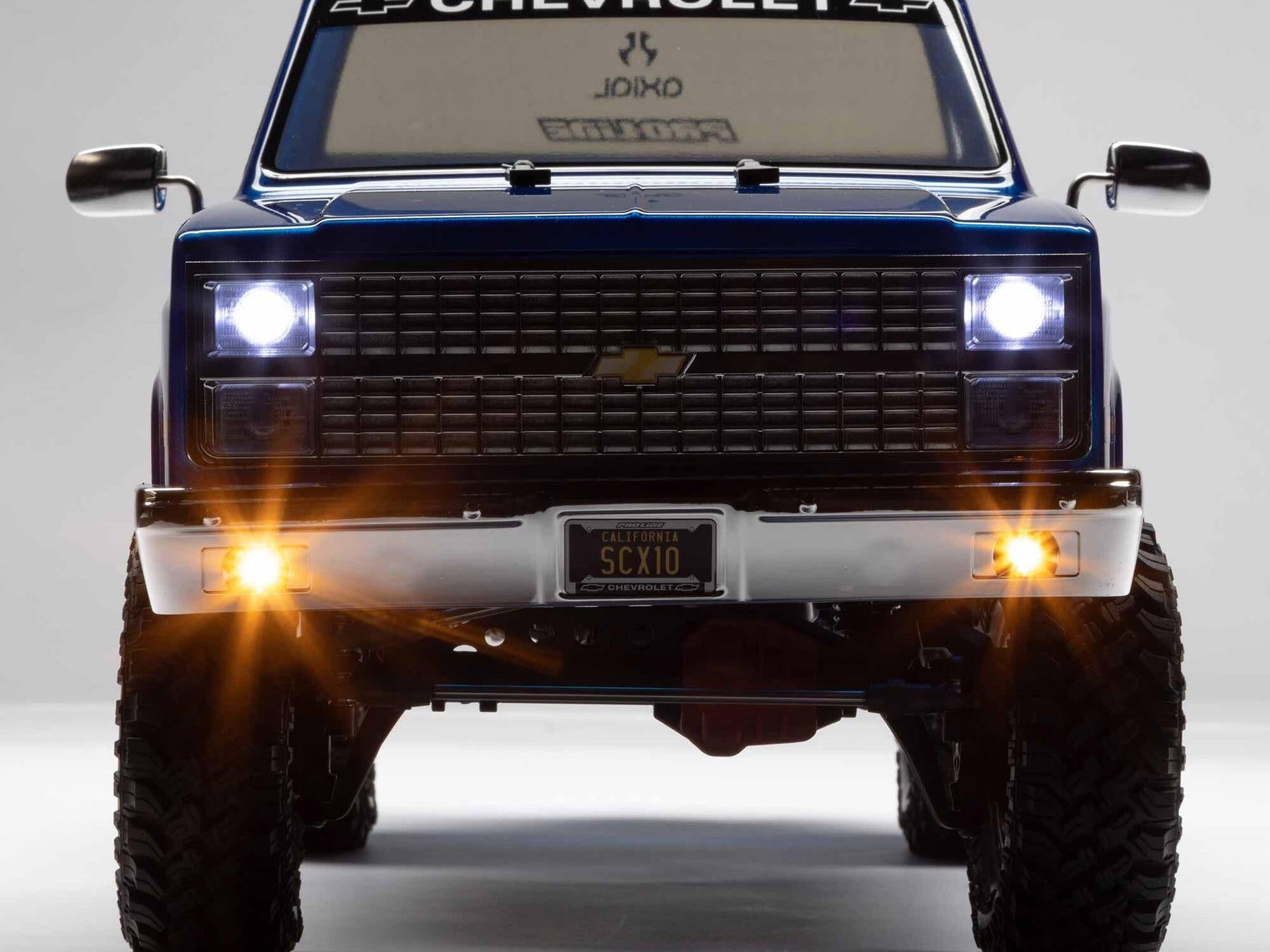 Axial 1/10 Scx10 Iii Base Camp 1982 Chevy K10 4X4 Rtr, Blue C-AXI03030T1