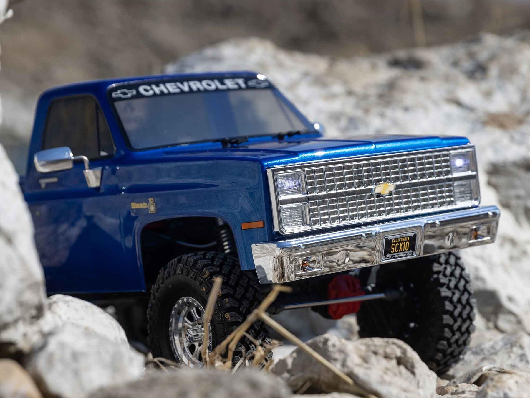 Axial 1/10 Scx10 Iii Base Camp 1982 Chevy K10 4X4 Rtr, Blue C-AXI03030T1