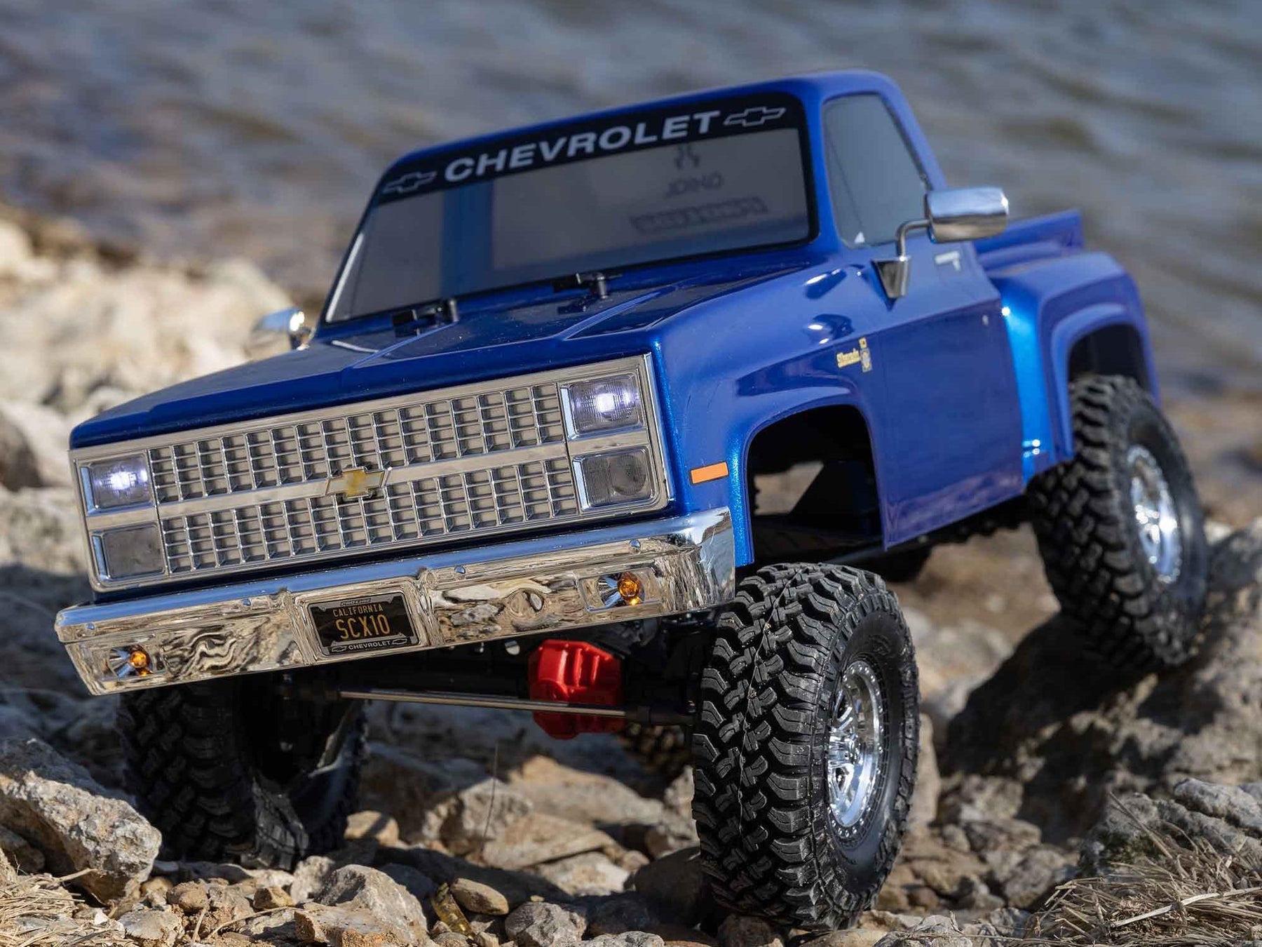 Axial 1/10 Scx10 Iii Base Camp 1982 Chevy K10 4X4 Rtr, Blue C-AXI03030T1