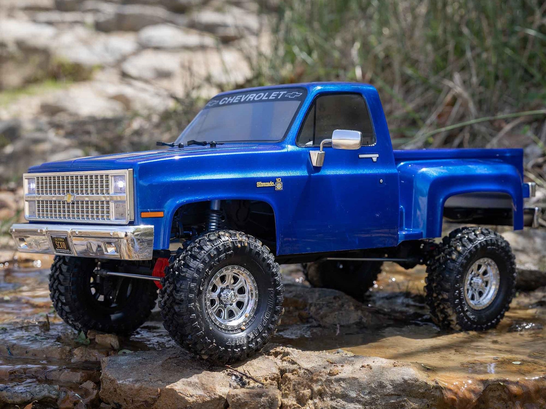 Axial 1/10 Scx10 Iii Base Camp 1982 Chevy K10 4X4 Rtr, Blue C-AXI03030T1