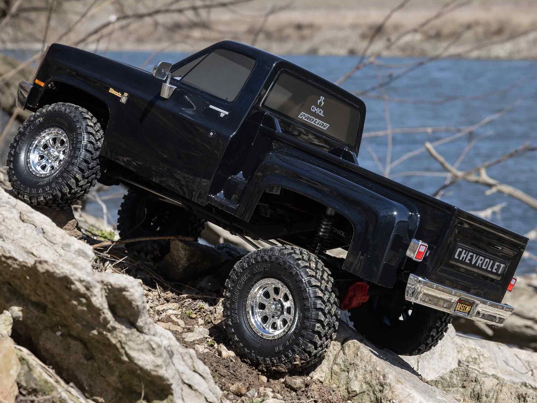 Axial 1/10 Scx10 Iii Base Camp 1982 Chevy K10 4X4 Rtr, Black C-AXI03030T2