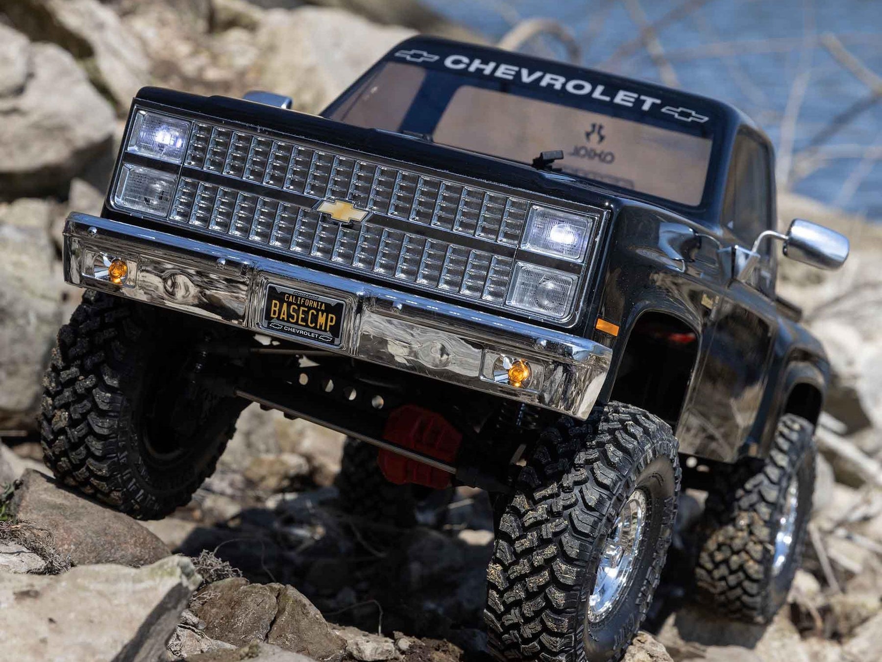 Axial 1/10 Scx10 Iii Base Camp 1982 Chevy K10 4X4 Rtr, Black C-AXI03030T2