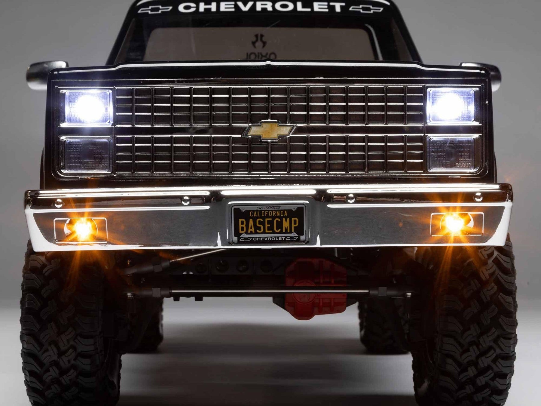 Axial 1/10 Scx10 Iii Base Camp 1982 Chevy K10 4X4 Rtr, Black C-AXI03030T2