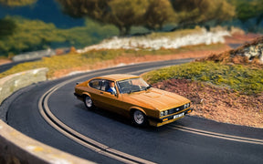 Scalextric The Professionals - Ford Capri MKIII Twin Car Pack - C4642