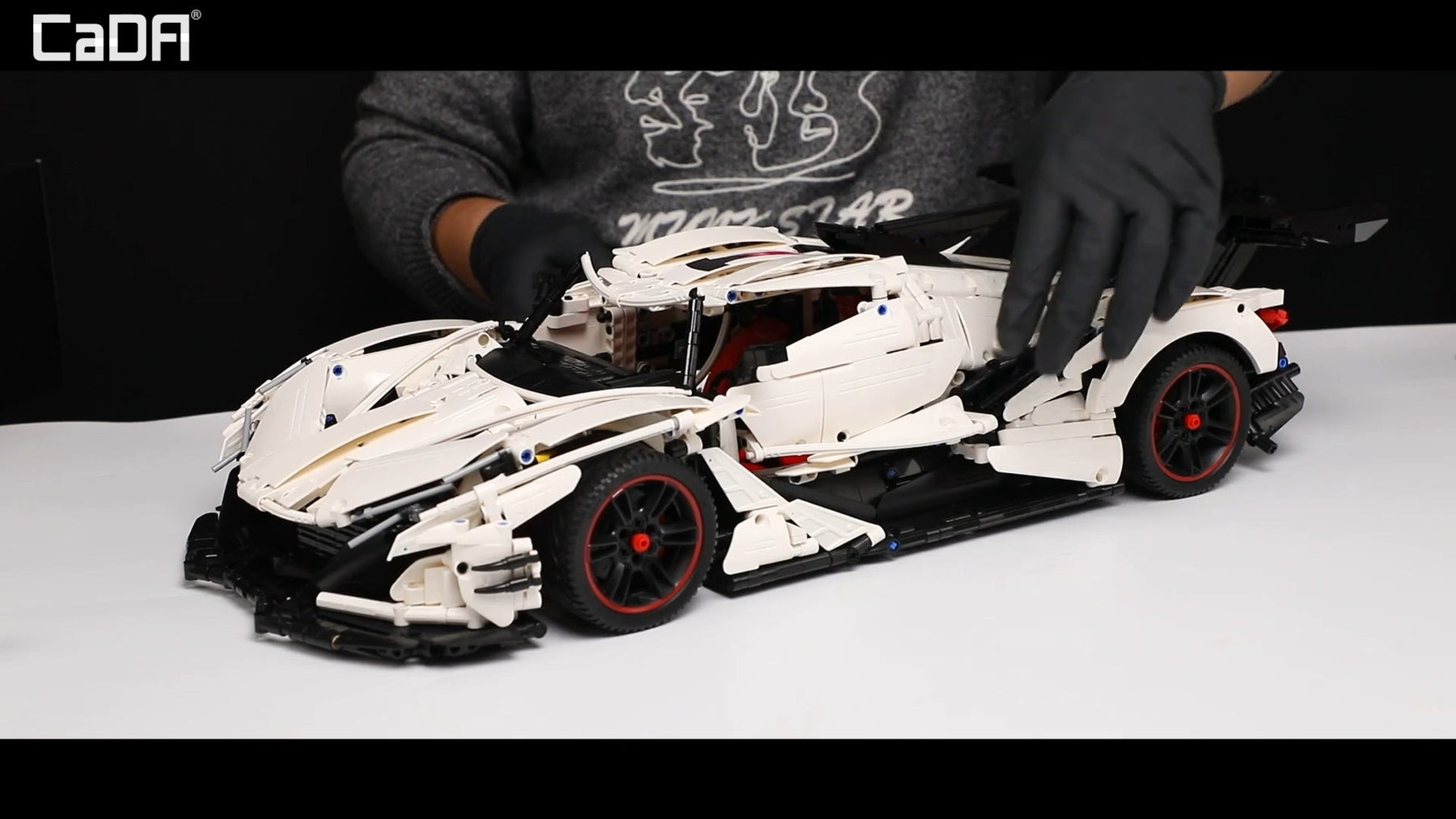 CaDA Master Helios V12 Hypercar - RC Control - 1:8 4449 Pieces Brick Model Kit C61053W