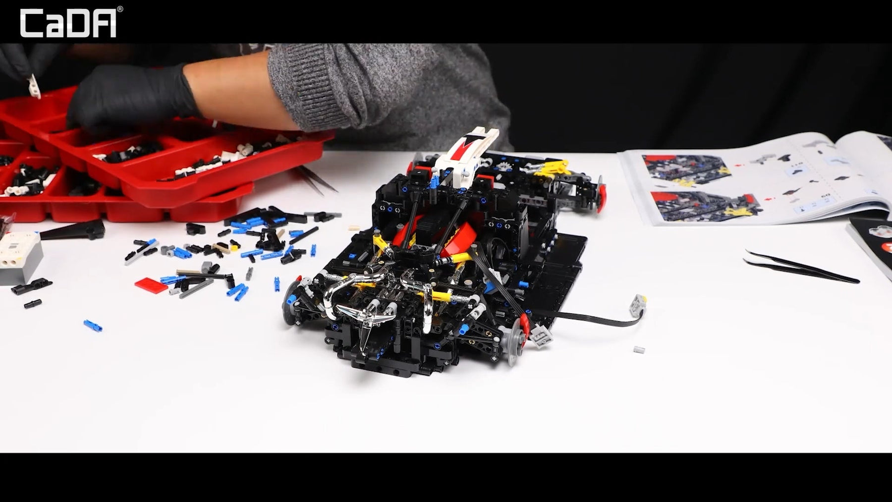 CaDA Master Helios V12 Hypercar - RC Control - 1:8 4449 Pieces Brick Model Kit C61053W