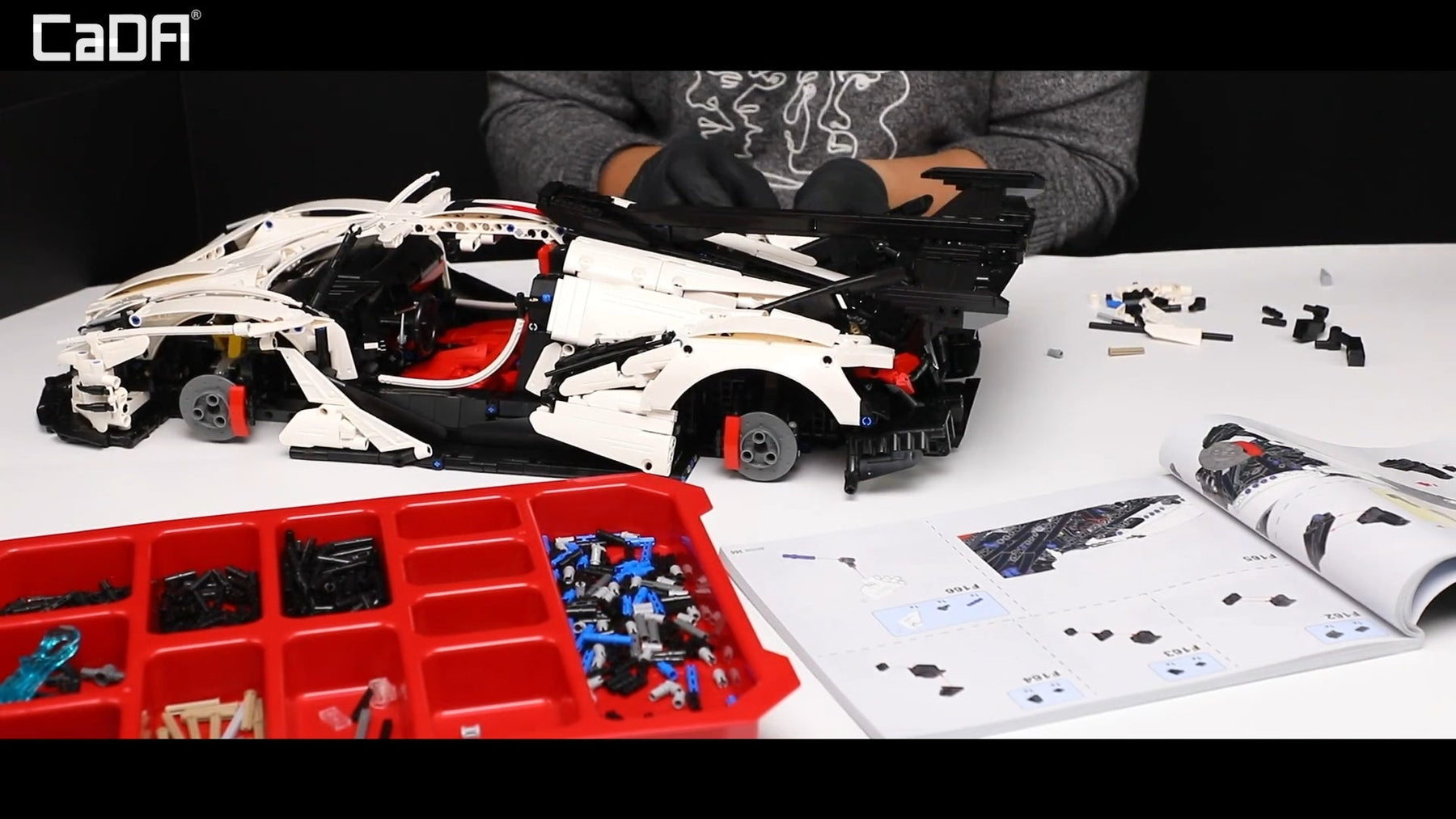 CaDA Master Helios V12 Hypercar - RC Control - 1:8 4449 Pieces Brick Model Kit C61053W